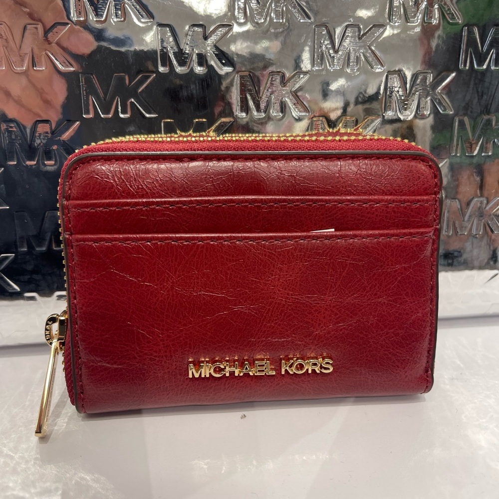 MICHAEL KORS Jet Set Medium Distressed Zip Around Card Case
Cherry 
NWT